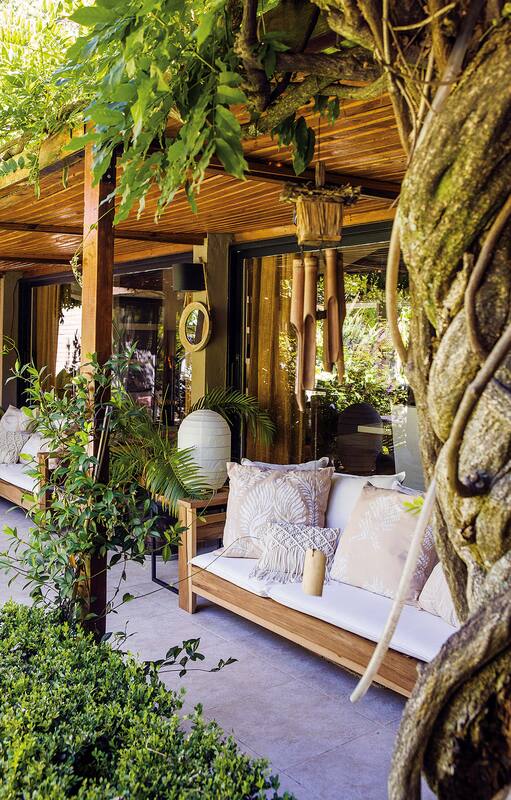 La decoradora Inés Espasandin reacondicionó una casa que está rodeada por un verde siempre presente. Diferentes viajes le despertaron la inspiración que trasladó a los ambientes.