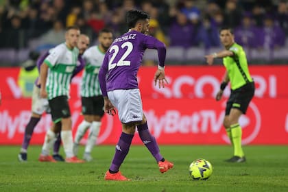 La definición a pura clase de Nicolás González para el triunfo de Fiorentina ante Sassuolo