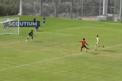 La definición de Cristiano Ronaldo Jr., el hijo del astro portugués, al anotar su primer tanto en la selección Sub 16