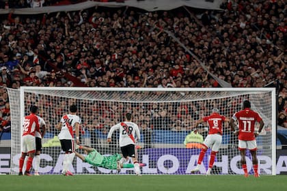 La definición de Fagúndez en el penal que significó el empate de Independiente Santa Fe