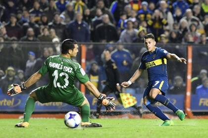 La definición de Pavón para el gol a Villarreal, luego de una gran jugada colectiva de Boca