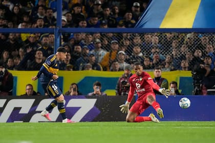 La definición del uruguayo Miguel Merentiel para poner el 1 a 0 de Boca frente a O'Higgins