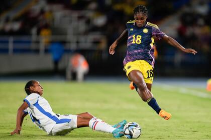 La delantera colombiana Linda Caicedo, de apenas 18 años, es una de las figuras que jugará el Mundial 2023