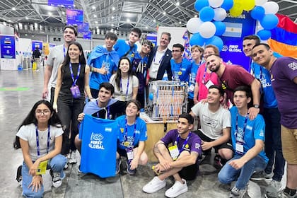 La delegación del Colegio Tomás Alva Edison, de Mendoza, que participó del Mundial de Robótica