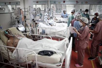 La demanda de atención de terapia intensiva no deja de crecer en Brasil