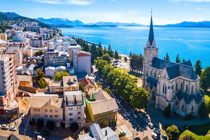 La demanda local que busca unidades a estrenar y el crecimiento turístico, impulsado por la llegada de las aerolíneas low cost, incentiva el desarrollo de emprendimientos; la oferta y sus precios