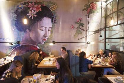 La democratización de la gastronomía de origen japonés impulsó la generación de espacios más descontracturados; los casos