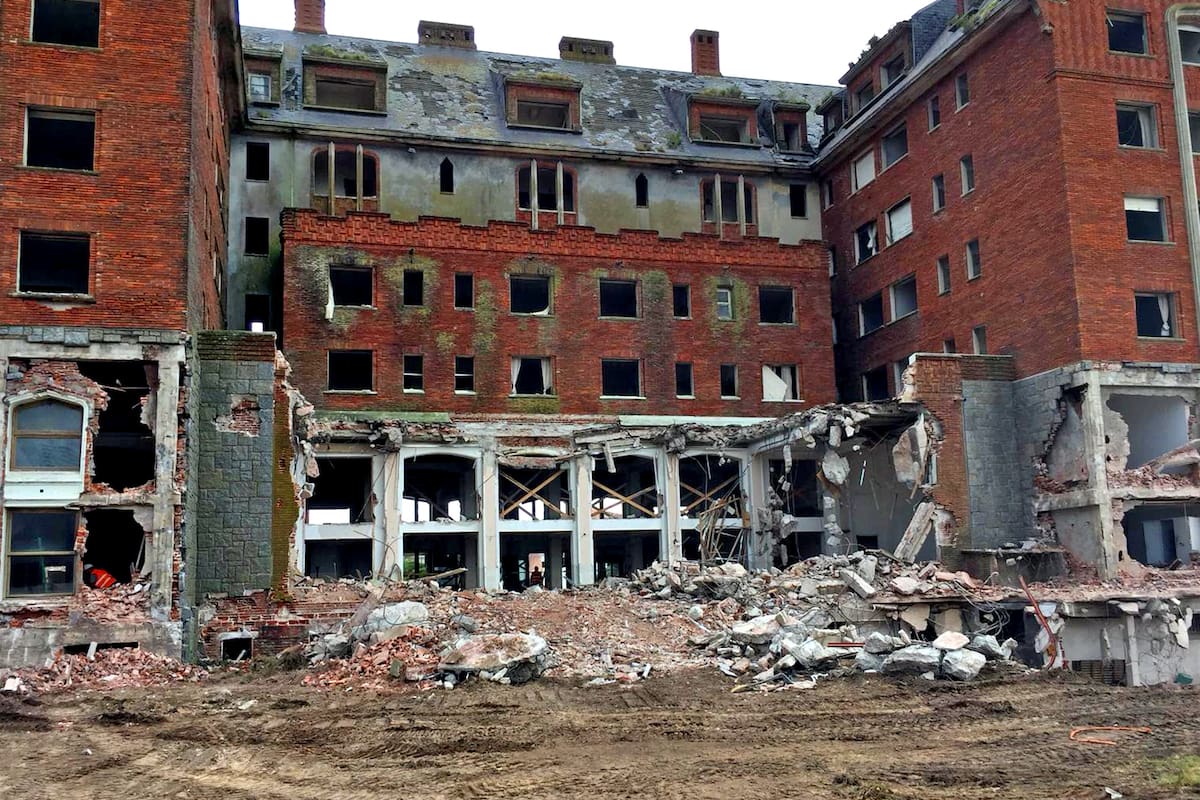 La demolición del emblemático hotel y casino San Rafael