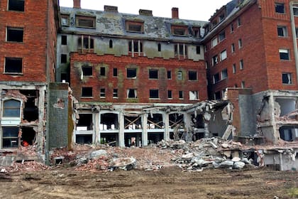 La demolición del emblemático hotel y casino San Rafael