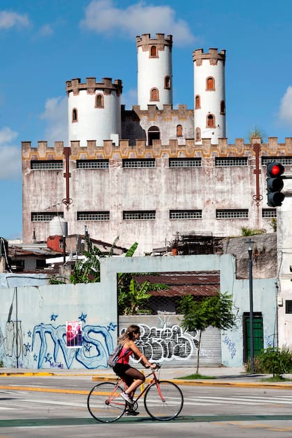 La demolición se dará en el contexto de un reordenamiento de la traza de la ex Autopista 3 (AU3)