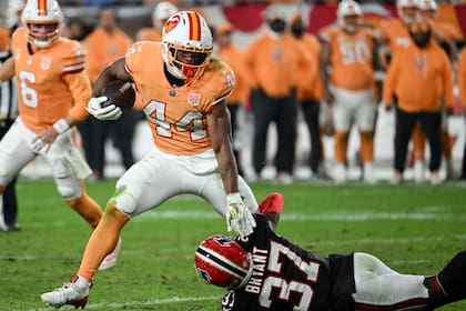 La derrota de los Buccaneers ante los Falcons aumenta la presión sobre Todd Bowles