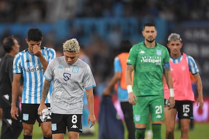 La derrota de Racing queda reflejada en las expresiones de Ignacio Galván, Juan Fernando Quintero, Gabriel Arias y Gastón Martirena; Godoy Cruz le asestó dos estiletazos y se escapó en la vanguardia de la zona B de la Copa de la Liga Profesional.