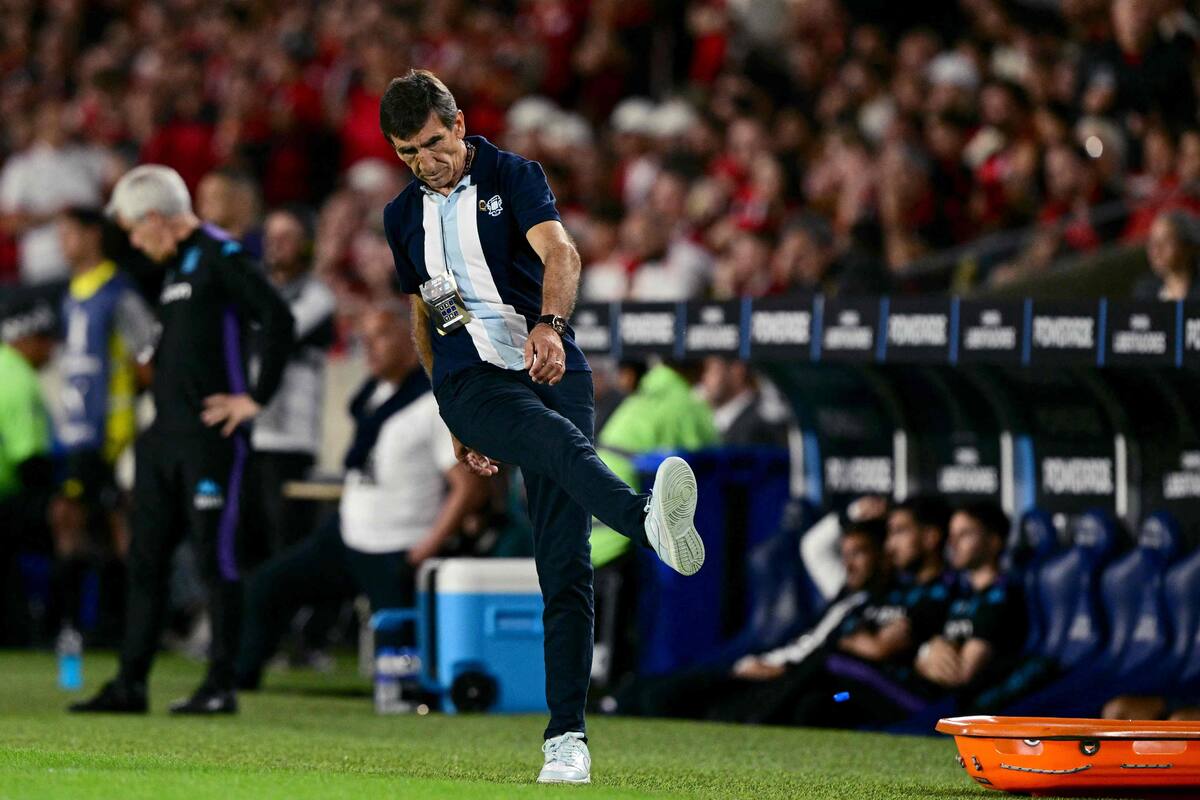 La desazón de Gustavo Costas en la derrota a manos de Flamengo en Río de Janeiro; no obstante, el director técnico confía en que Racing pasará a la final de la Copa Libertadores.