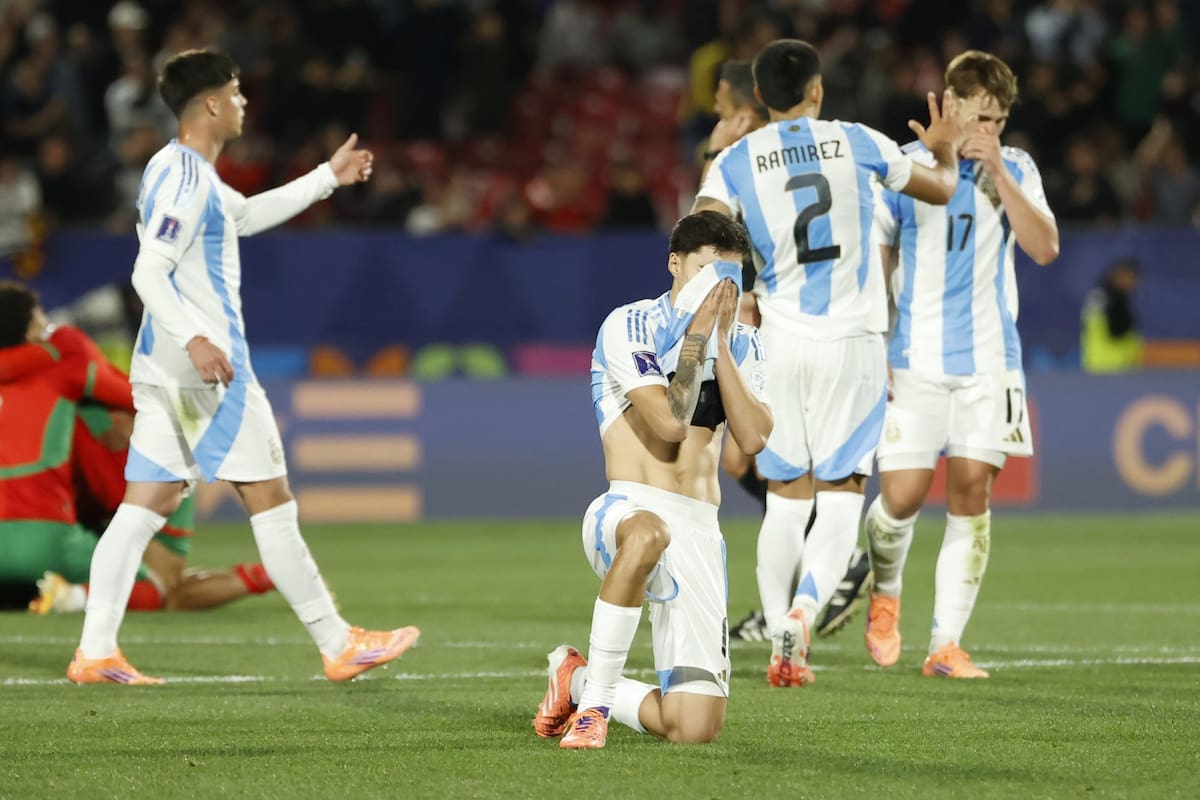 La desazón de los chicos en el final: tras un flojo primer tiempo, Argentina cayó 2 a 0 con Marruecos