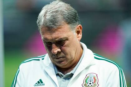 La desazón de Martino en la goleada que padeció ante Argentina