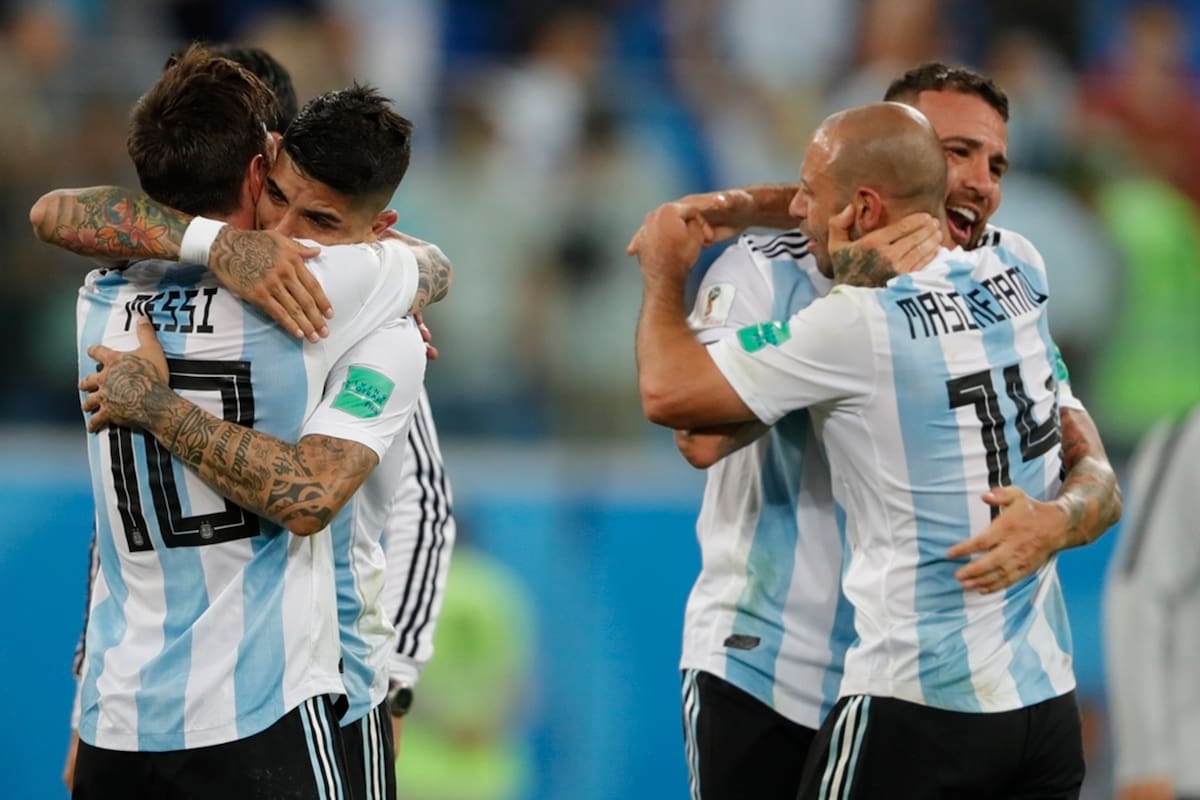 La descarga final, protagonizada por los abrazos entre Messi y Banega y Mascherano y Otamendi