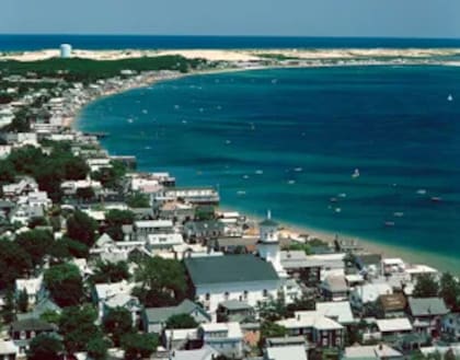 La designación Comunidades Estacionales es un primer paso fomentar la construcción de viviendas en comunidades como Cape Cod, que tienen variaciones sustanciales en sus necesidades habitacionales