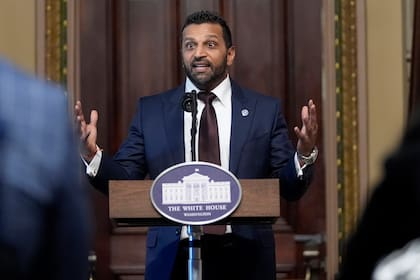 La designación de Bongino contradice el acuerdo de la Asociación de Agentes del FBI y Kash Patel, que pensaban elegir un subdirector con experiencia dentro del buró