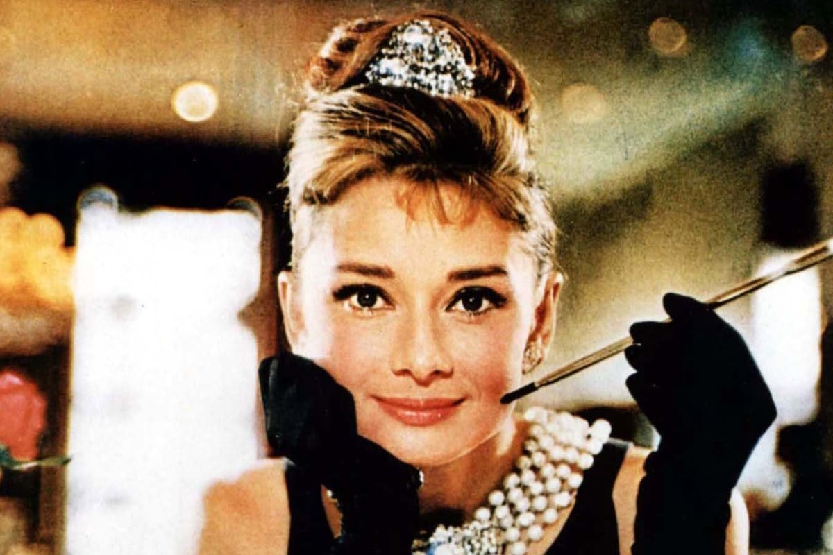 La desnutrición que sufrió en su infancia casi la mata; tiempos después, esa fragilidad la convirtió en el icono que revolucionó la moda y el cine