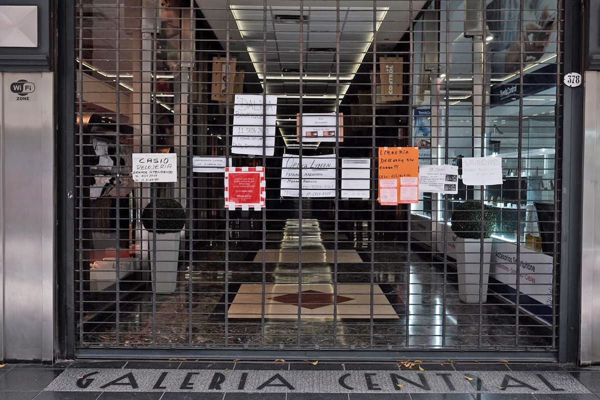 La desoladora imagen de locales cerrados en el centro porteño