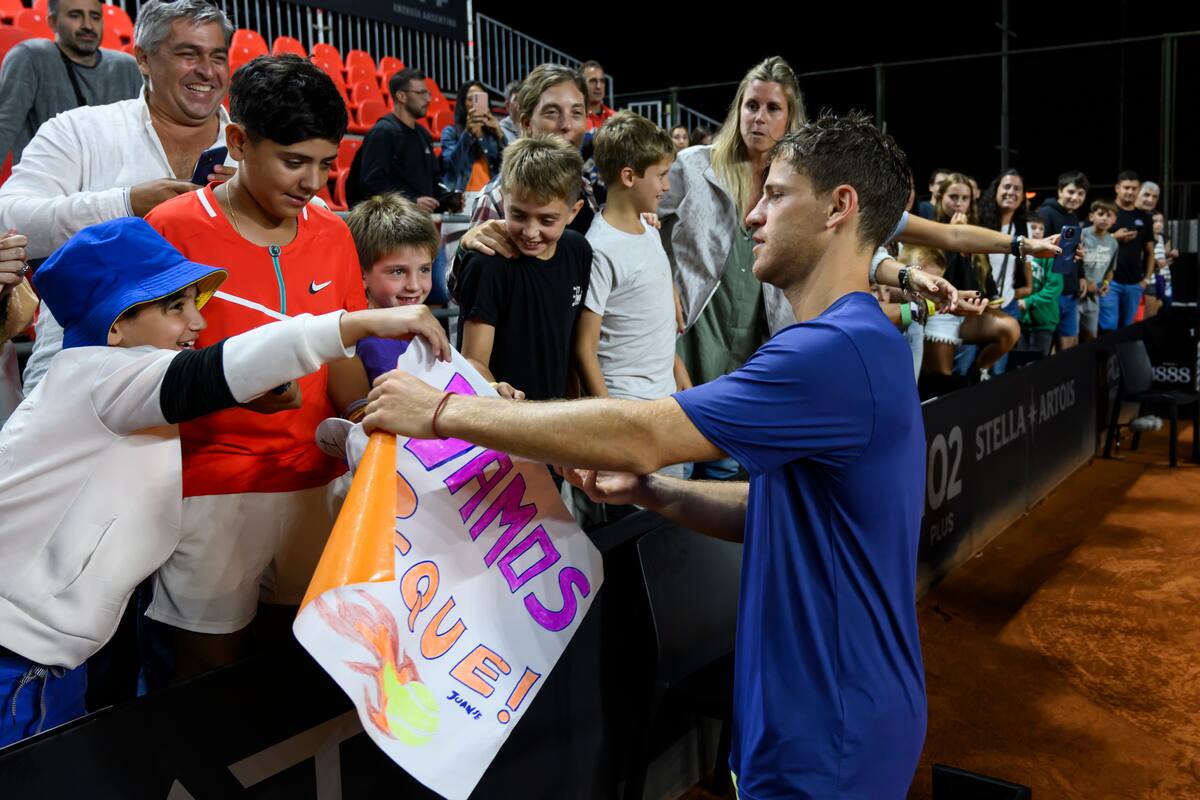 La despedida de Diego Schwartzman en el Challenger de Rosario: firmando autógrafos tras perder con Camilo Ugo Carabelli