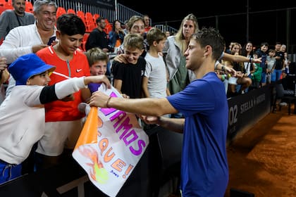 La despedida de Diego Schwartzman en el Challenger de Rosario: firmando autógrafos tras perder con Camilo Ugo Carabelli