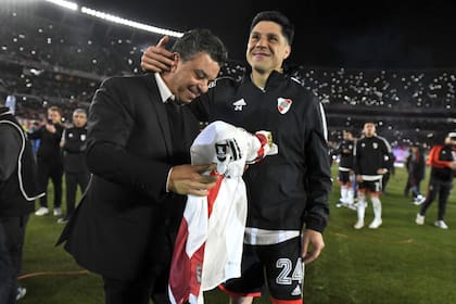 La despedida de Marcelo Gallardo en el Monumental, junto a otro icono, Enzo Pérez; este domingo será su último partido oficial como entrenador de River.