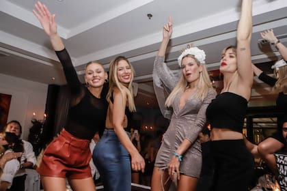La despedida de soltera de Eva Bargiela incluyó cena, baile y tragos