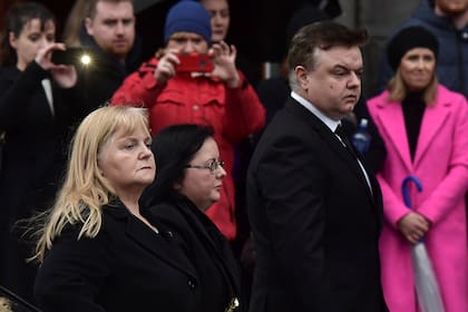 La madre y los cinco hermanos de O´Riordan acompañaron al féretro en la capilla ardiente celebrada en Limerick