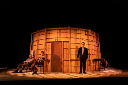 La destacada escenografía de La Obra, a cargo de Mariana Tirantte