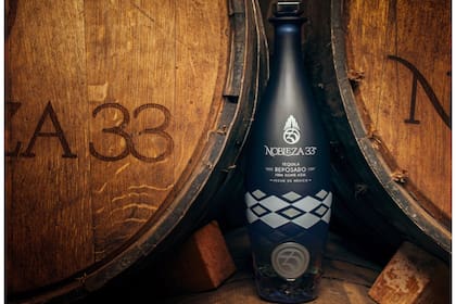 La destilada está compuesta por un 95% de tequila obtenido de una fermentación normal y un 5% de una fermentación de fibra. (Nobleza33)