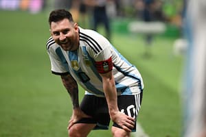 La detallista escultura en tamaño real de Lionel Messi que sorprendió a todos en La Boca (Photo by Di Yin/Getty Images)