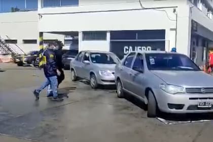 La detención de alias Oaky, el último prófugo de la llamada "banda de la gitana", que cometía entraderas en las zonas oeste y norte del conurbano vestidos como falsos policías