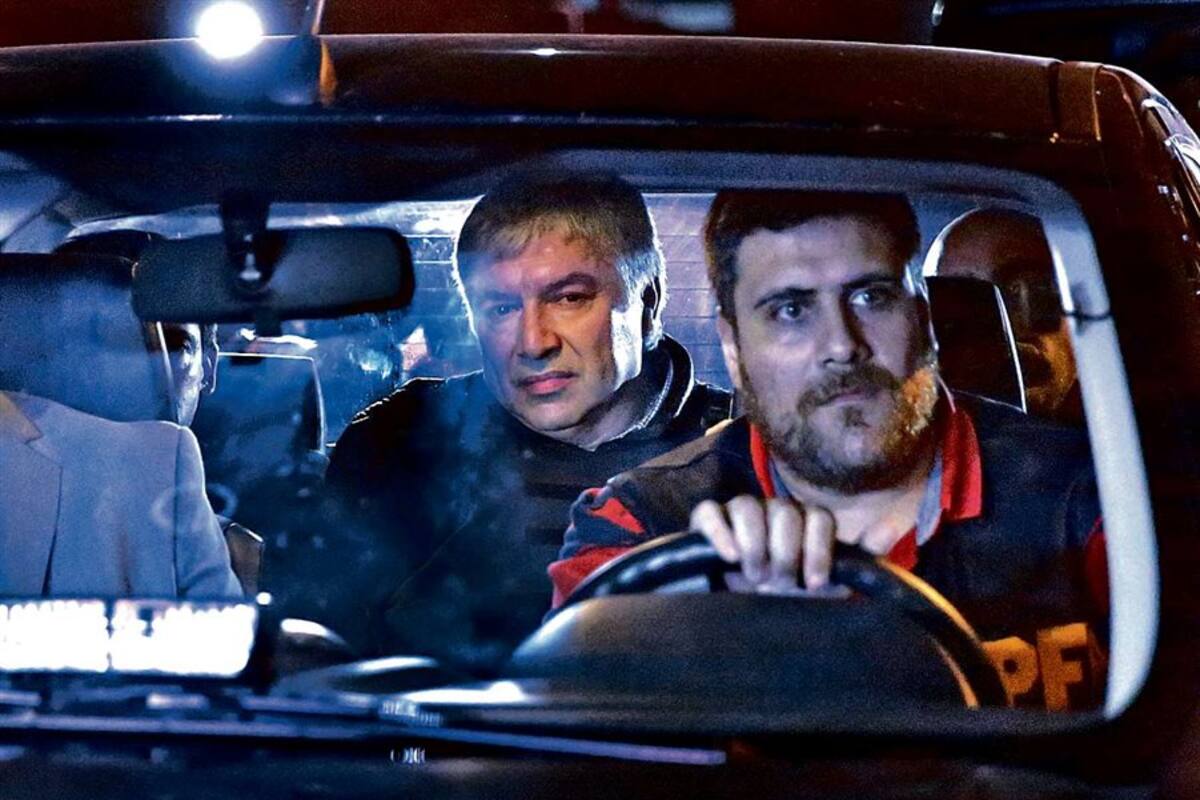 La detención de lázaro báez_5 de abril de 2016. Poderoso zar de la obra pública en la Patagonia, el empresario kirchnerista fue detenido por evasión y lavado de dinero poco después de que se difundiera el impactante video de la cueva "La Rosadita", que mostraba a un hijo de Báez y otros so