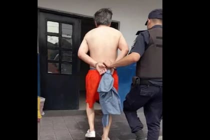 La detención de Osvaldo Marcelo González por el homicidio de su madre, Buenvantura Sena, en Florencio Varela