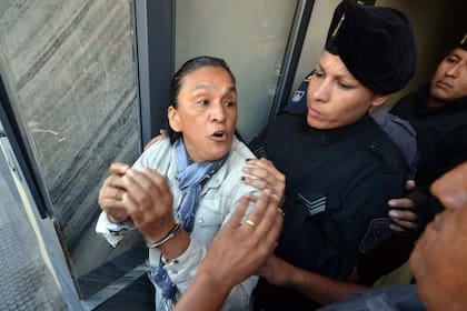La detenida dirigente social Milagro Sala llegó esta mañana, cerca de las 9:15, a la sede del juzgado de control encabezado por Isidoro Cruz