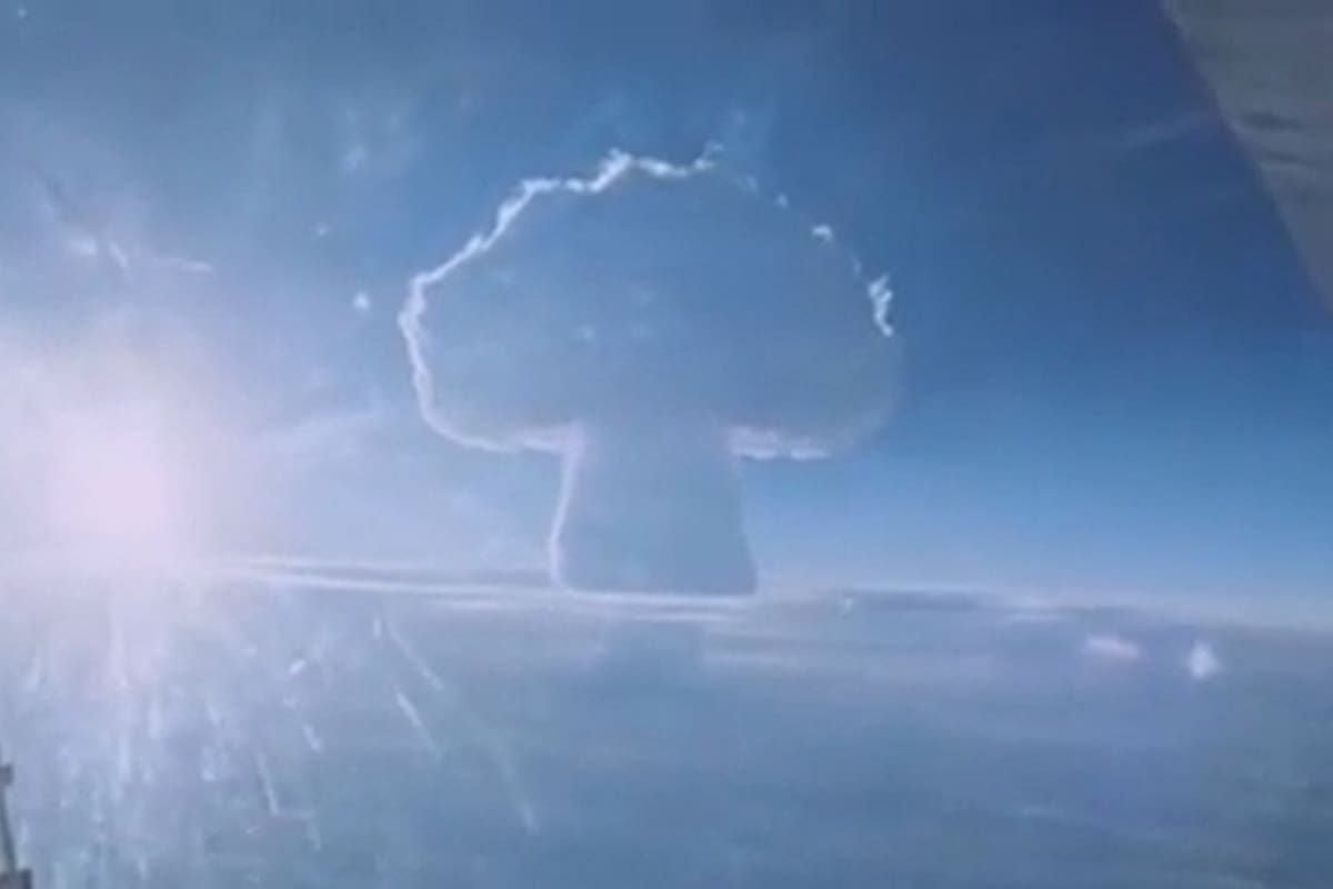La detonación de la Bomba Zar dejó un enorme hongo de humo; su calor se percibió en un radio de 250 kilómetros