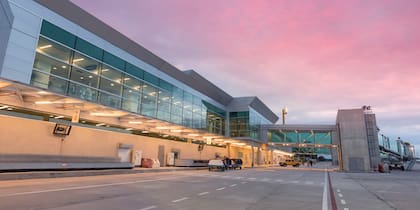 El DHS busca beneficiar a los pasajeros en los aeropuertos estadounidenses