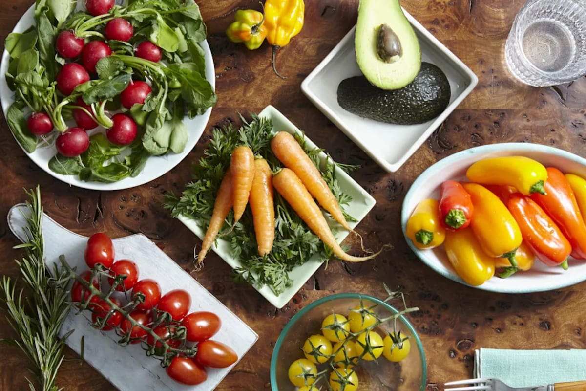 La dieta baja en FODMAP o ciertos tipos de carbohidratos, llamados oligosacáridos, disacáridos, monosacáridos y polioles fermentables, que a menudo no se pueden digerir o absorber por completo en el intestino delgado, puede aliviar los síntomas del síndrome del intestino irritable