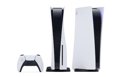 La diferencia de diseño de la nueva PlayStation 5 comparada con el modelo original presentado en 2020 es muy sutil, pero logra un volumen un 30% menor