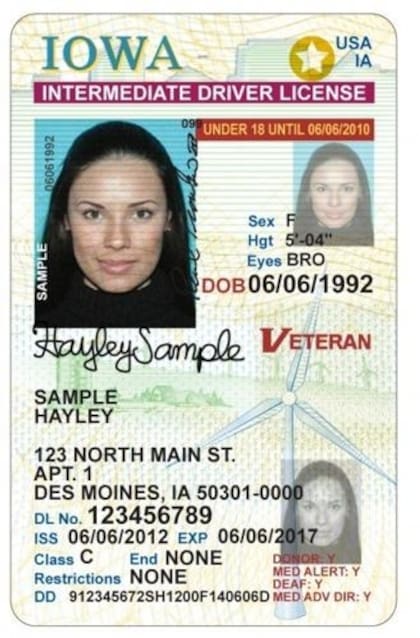 La diferencia física de una Real Id es una marca de verificación en forma de estrella en el frente de la tarjeta, en la esquina superior derecha