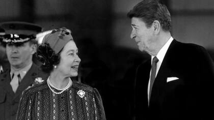 La difunta reina estuvo acompañada por el entonces presidente de los Estados Unidos, Ronald Reagan, en su visita a California