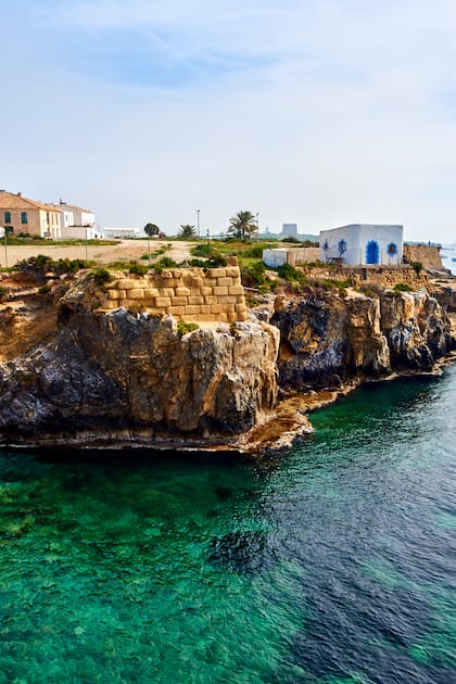 Tesoro del Mediterráneo. La isla más pequeña de España que atrae por su calma, un mar turquesa y playas de arenas finas