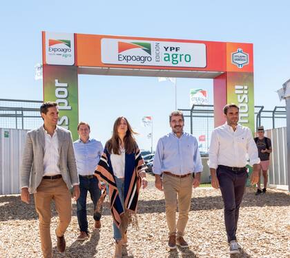 La diputada nacional María Eugenia Vidal visitó Expoagro acompañada por el jefe del bloque Pro Cristián Ritondo y el intendente de San Nicolás Manuel Passaglia