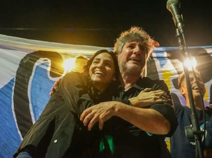 La diputada nacional Paula Penacca, que negocia comisiones para el oficialismo, junto a Amado Boudou