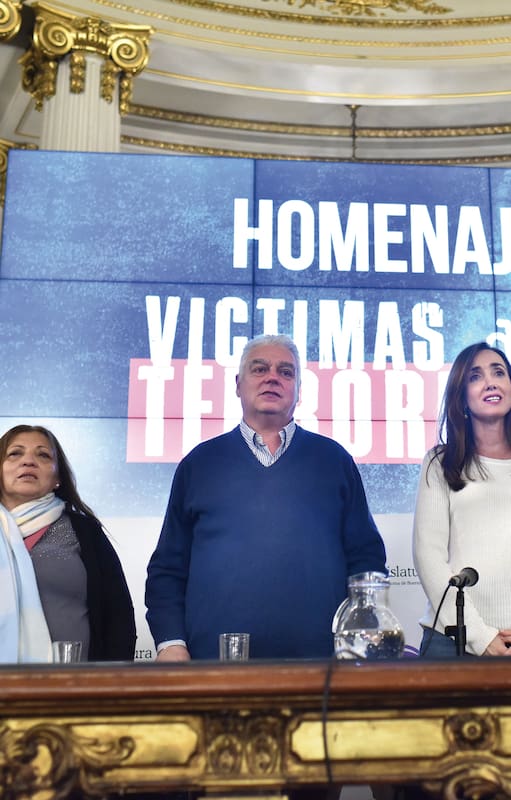 La Diputada Nacional y candidata a vicepresidenta por La Libertad Avanza(LLA), Victoria Villarruel, encabezó un acto en homenaje a víctimas del terrorismo en la Legislatura porteña, acompañada por la legisladora de la ciudad, Lucía Montenegro y familiares de víctimas.