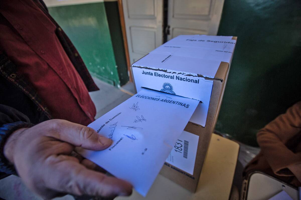 La Dirección Electoral elaboró un informe con los antecedentes de elecciones que ya se realizaron en el mundo en medio de la pandemia; la justicia electoral conformará una mesa de trabajo con especialistas