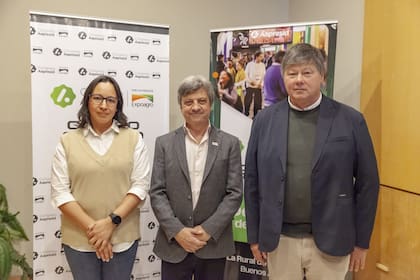 La directora adjunta de Prospectiva Aapresid, Paola Díaz; el presidente de Aapresid, Marcelo Torres, y Martín Schvartzman, CEO de Exponenciar