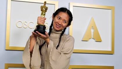 La directora china CHloé Zhao se convirtió este domingo en la primera mujer asiática en ganar un Oscar a mejor dirección