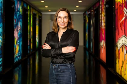 La directora de Asociaciones de Productos de Noticias y Editoriales de Google en América Latina, responsable del programa News Showcase, es periodista y fue corresponsal en París y Tokio
